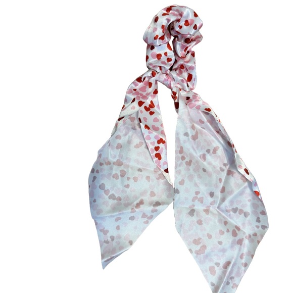 Heart Patterned Hair scrunchie - Picture 2 of 2